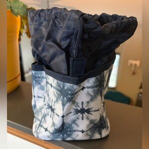 Thirty-One tie dye cinch bag